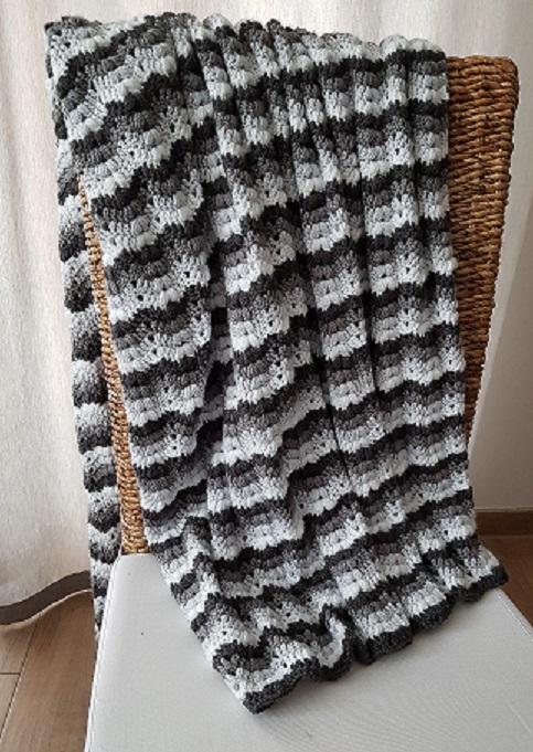 Kuscheldecke im Wellenmuster mit&nbsp;Noppen